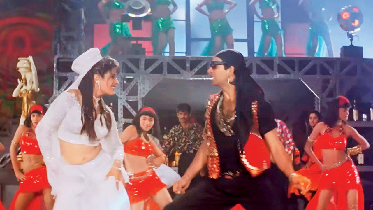 Raveena Tandon and Akshay Kumar in &lsquo;Tu Cheez Badi Hai Mast...&rsquo; from &lsquo;Mohra&rsquo;